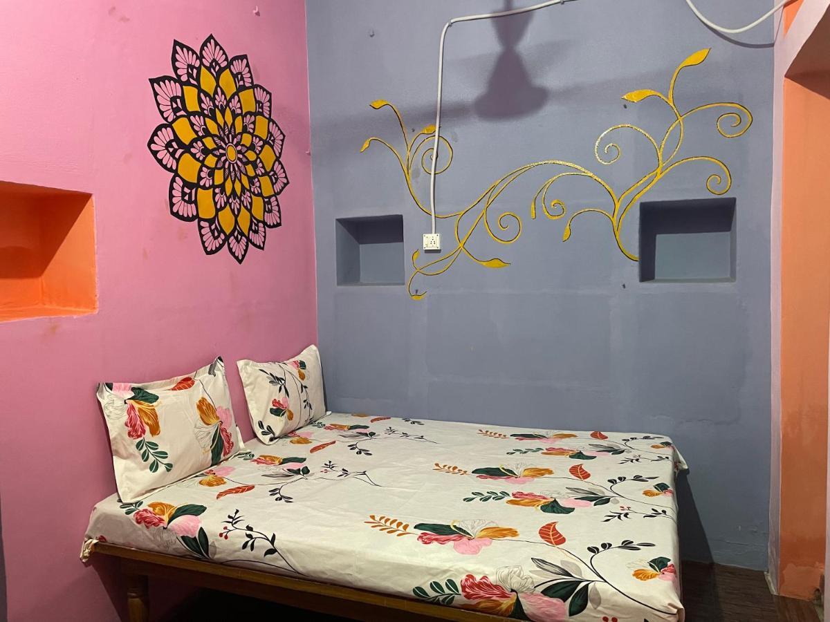 Indra Paying Guest House Varanasi Exterior foto